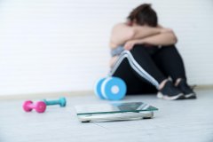 <b>并组织专家对西布曲明及其系列衍生物进行了有</b>